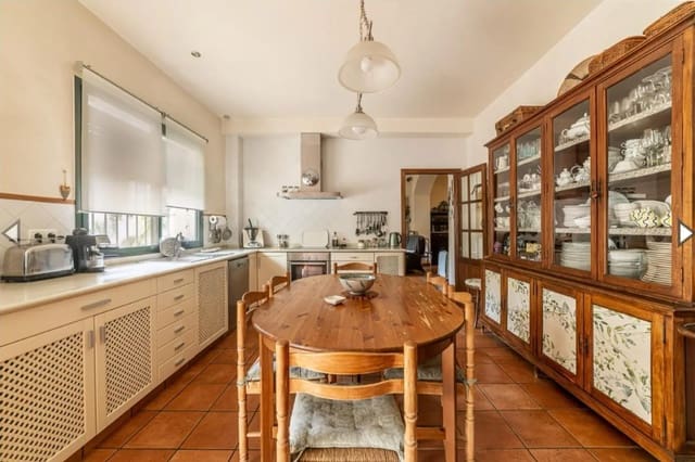 5 sypialnia Willa na sprzedaż w Miasto Sewilla z basenem garażem - 600 000 € (Ref: 9607201)