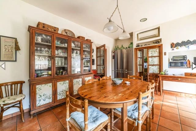 5 sypialnia Willa na sprzedaż w Miasto Sewilla z basenem garażem - 600 000 € (Ref: 9607201)