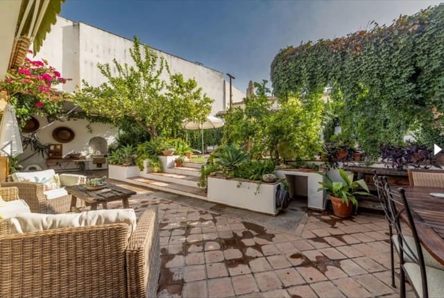 5 sypialnia Willa na sprzedaż w Miasto Sewilla z basenem garażem - 600 000 € (Ref: 9607201)