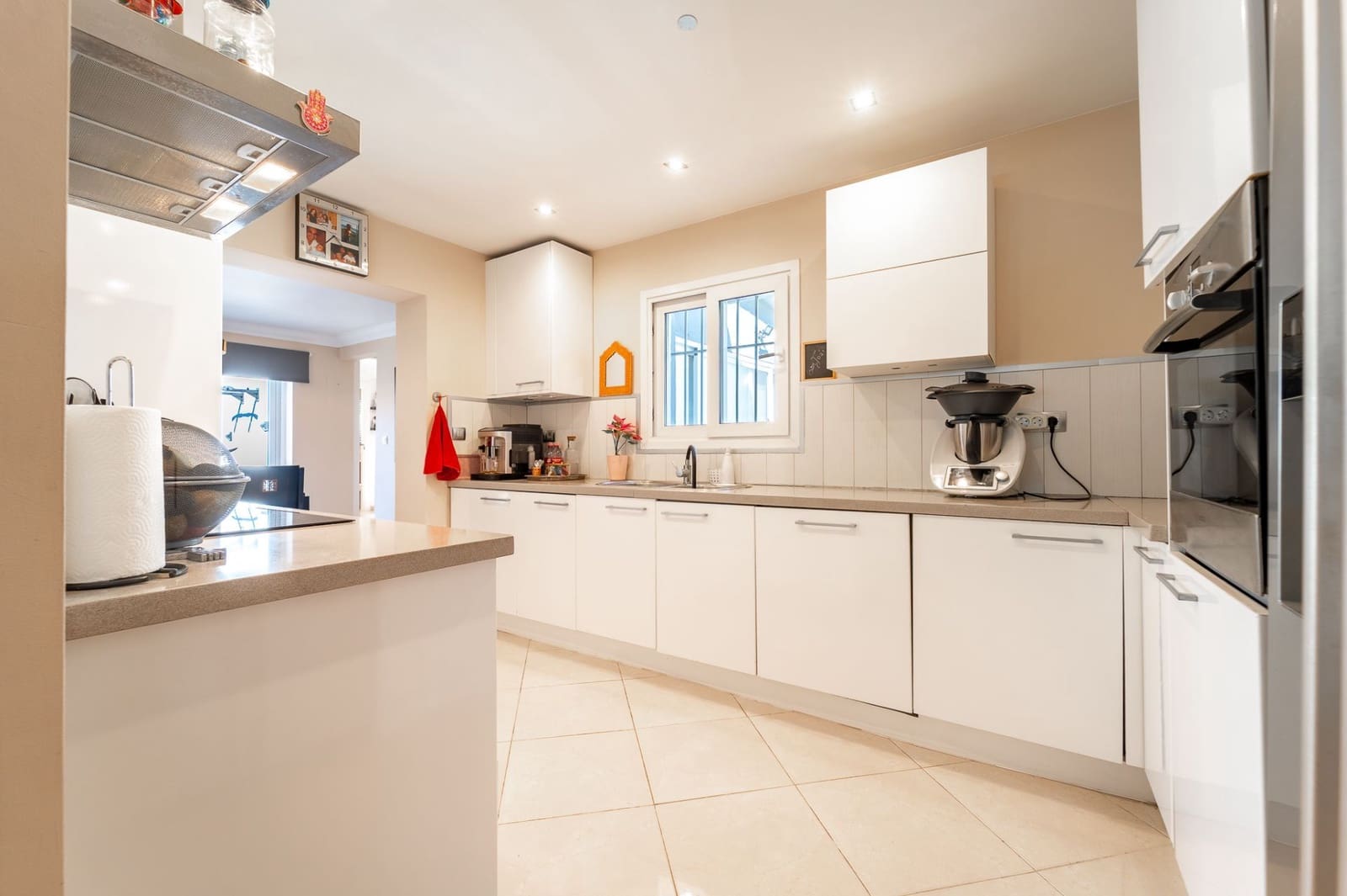 5 makuuhuone Huvila myytävänä paikassa Marbella mukana uima-altaan 
autotalli - 1 750 000 € (Ref: 9625317)