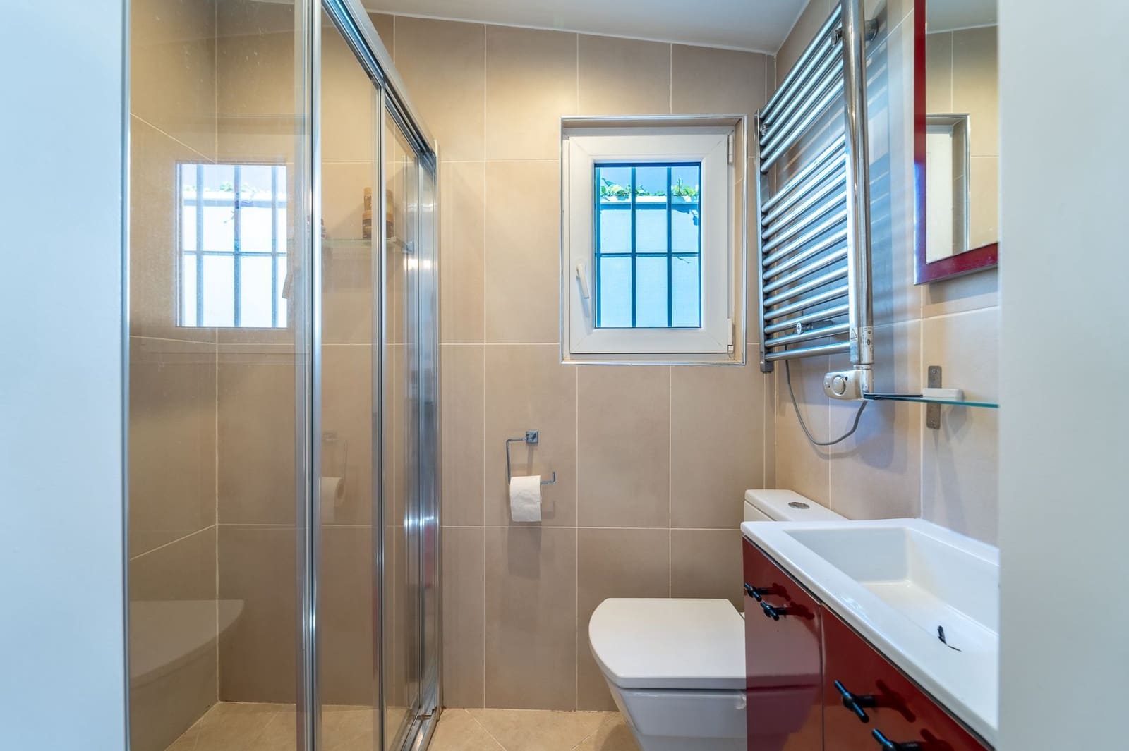 5 makuuhuone Huvila myytävänä paikassa Marbella mukana uima-altaan 
autotalli - 1 750 000 € (Ref: 9625317)