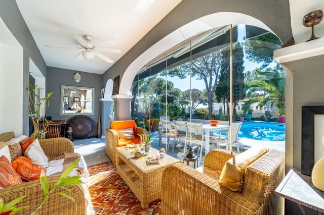 5 makuuhuone Huvila myytävänä paikassa Marbella mukana uima-altaan 
autotalli - 1 750 000 € (Ref: 9625317)