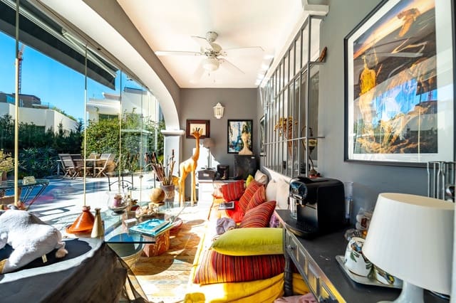 5 makuuhuone Huvila myytävänä paikassa Marbella mukana uima-altaan 
autotalli - 1 750 000 € (Ref: 9625317)