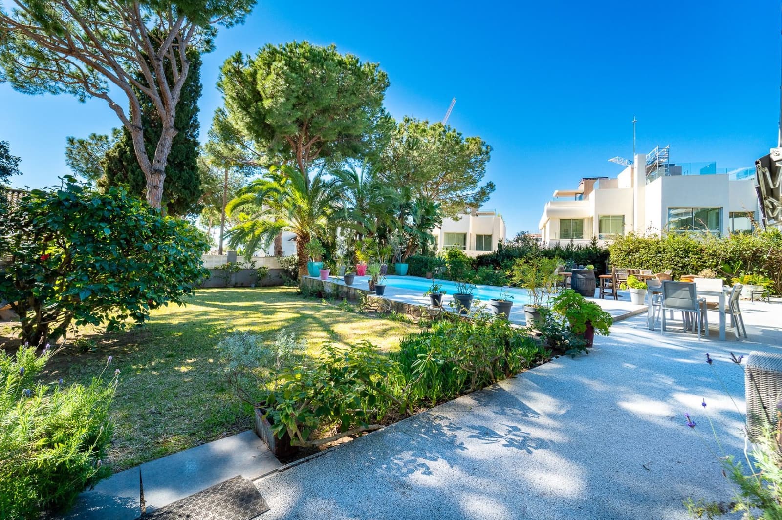 5 makuuhuone Huvila myytävänä paikassa Marbella mukana uima-altaan 
autotalli - 1 750 000 € (Ref: 9625317)