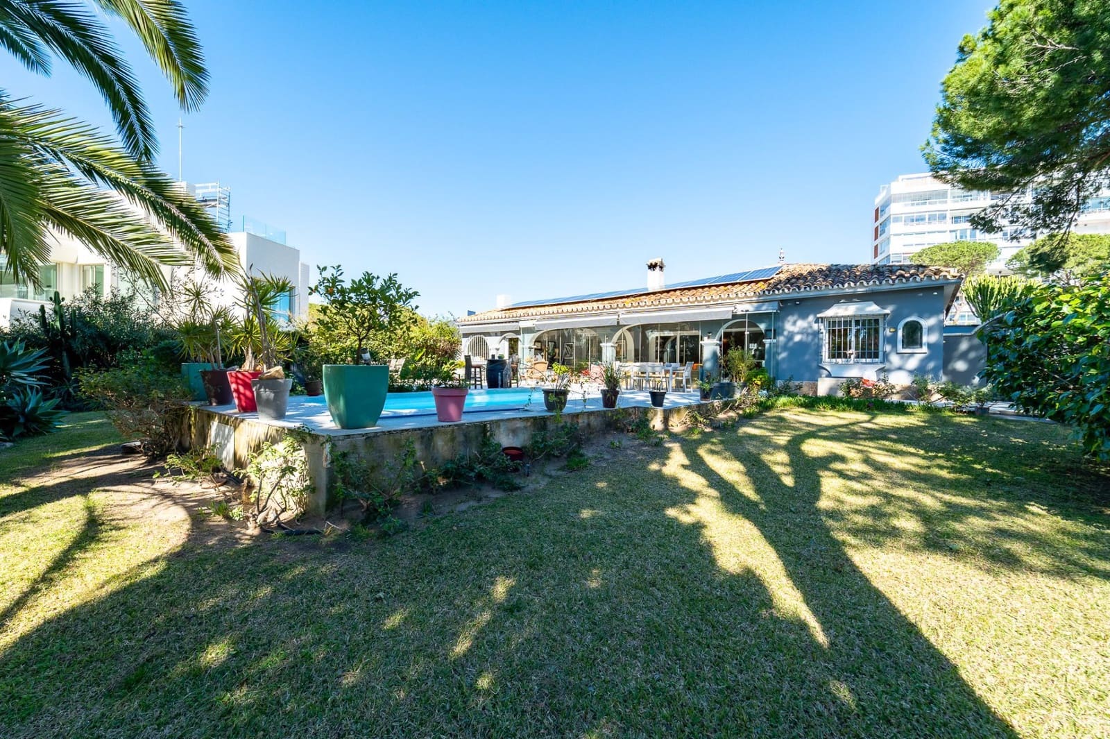 5 makuuhuone Huvila myytävänä paikassa Marbella mukana uima-altaan 
autotalli - 1 750 000 € (Ref: 9625317)