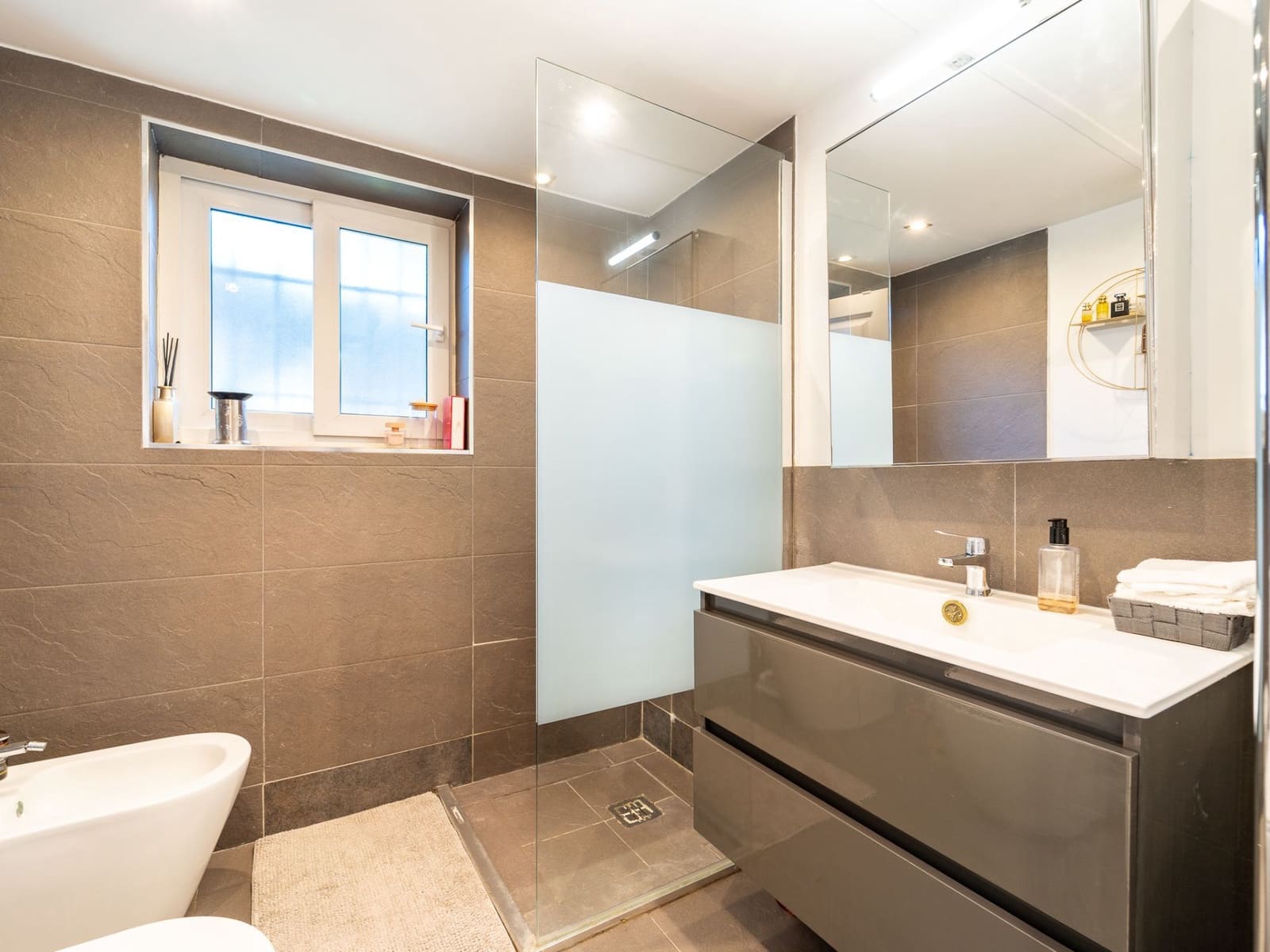 5 makuuhuone Huvila myytävänä paikassa Marbella mukana uima-altaan 
autotalli - 1 750 000 € (Ref: 9625317)