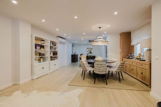 Apartamento de 5 habitaciones en Centro Historico, Málaga ciudad en venta - 910.000 € (Ref: 9625318)