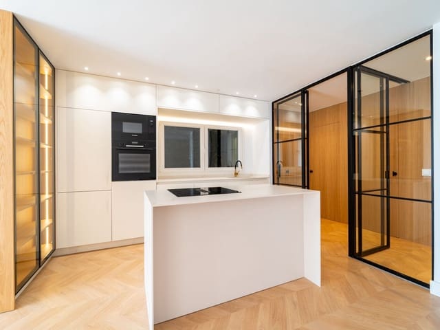 3 bedroom Apartment for sale in La Malagueta, Málaga city - € 890,000 (Ref: 9625324)