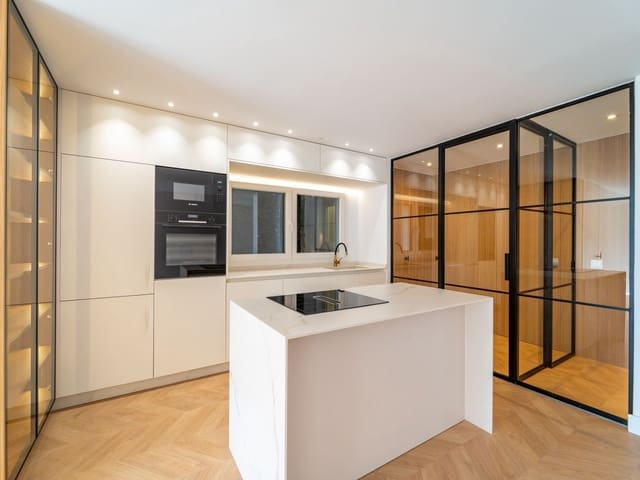 3 bedroom Apartment for sale in La Malagueta, Málaga city - € 890,000 (Ref: 9625324)