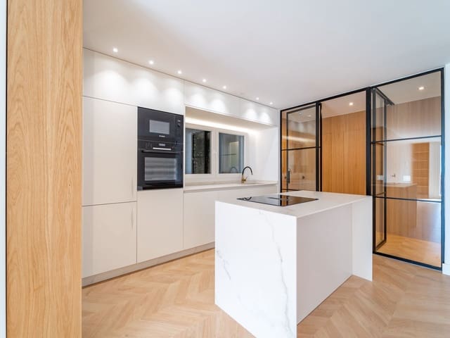 3 bedroom Apartment for sale in La Malagueta, Málaga city - € 890,000 (Ref: 9625324)