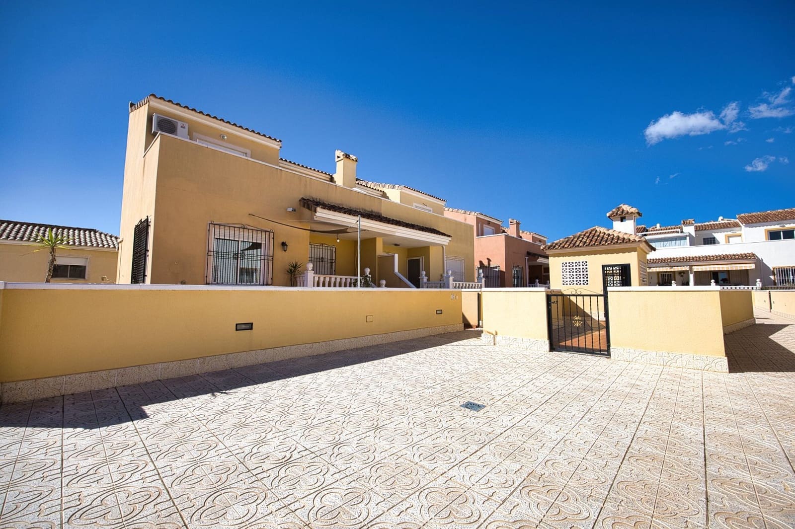 Bungalow de 3 habitaciones en San Fulgencio en venta con piscina garaje - 192.000 € (Ref: 9625325)