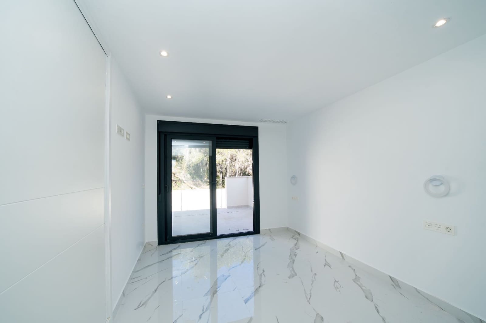 4 Zimmer Villa zu verkaufen in La Nucia mit Pool Garage - 616.000 € (Ref: 9625326)