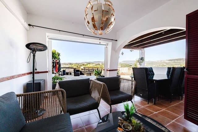 Apartamento de 2 habitaciones en Casares en venta con piscina garaje - 365.000 € (Ref: 9627199)