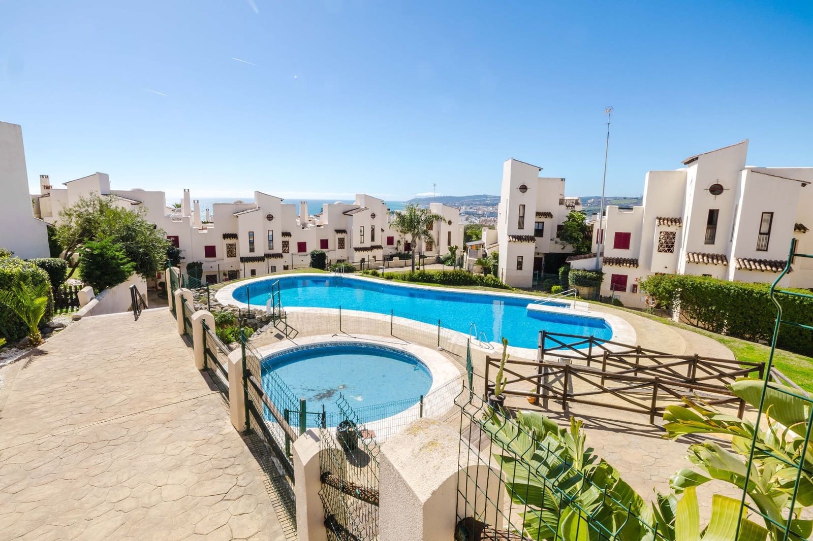 Apartamento de 2 habitaciones en Casares en venta con piscina garaje - 365.000 € (Ref: 9627199)
