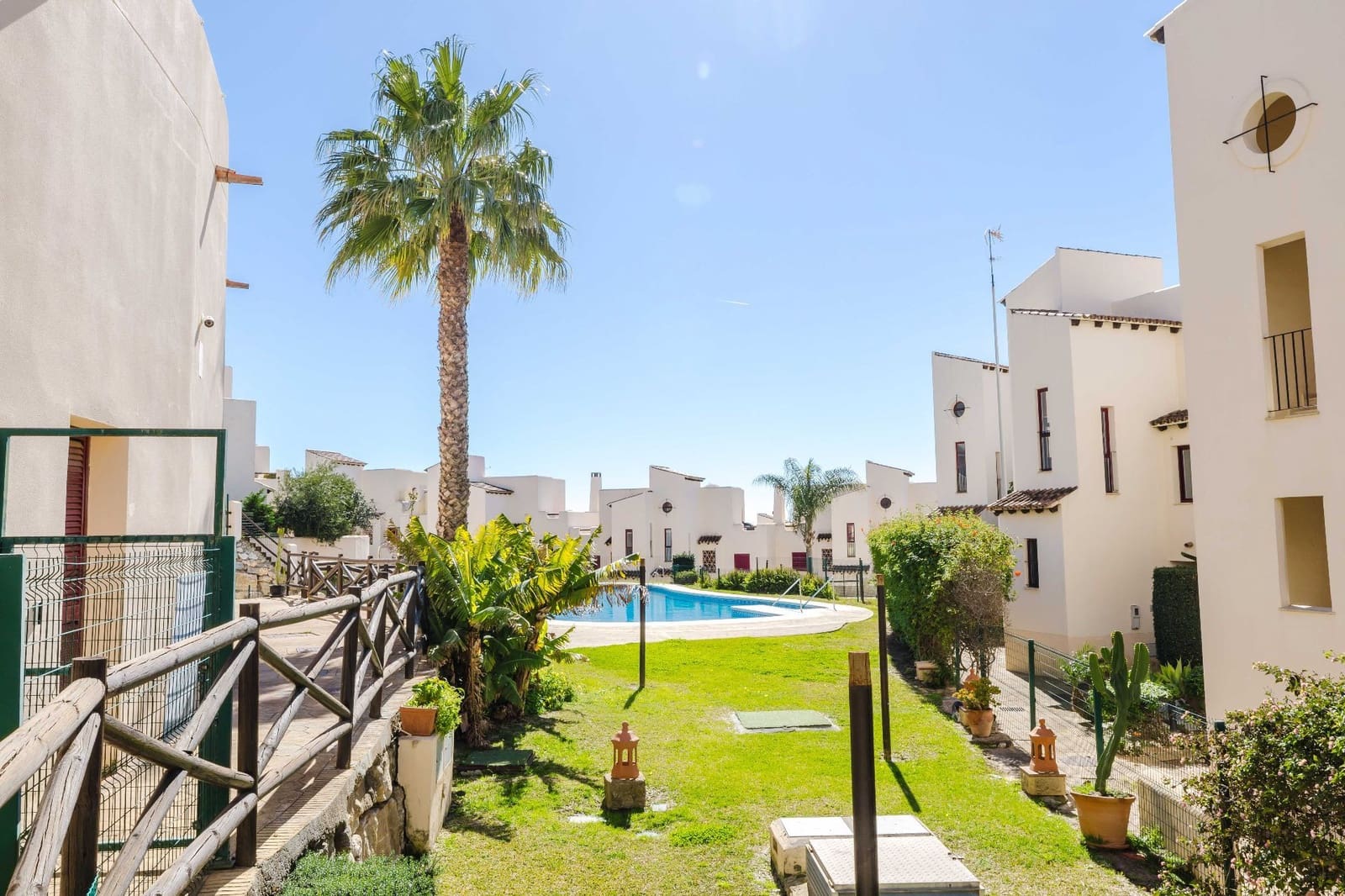 Apartamento de 2 habitaciones en Casares en venta con piscina garaje - 365.000 € (Ref: 9627199)