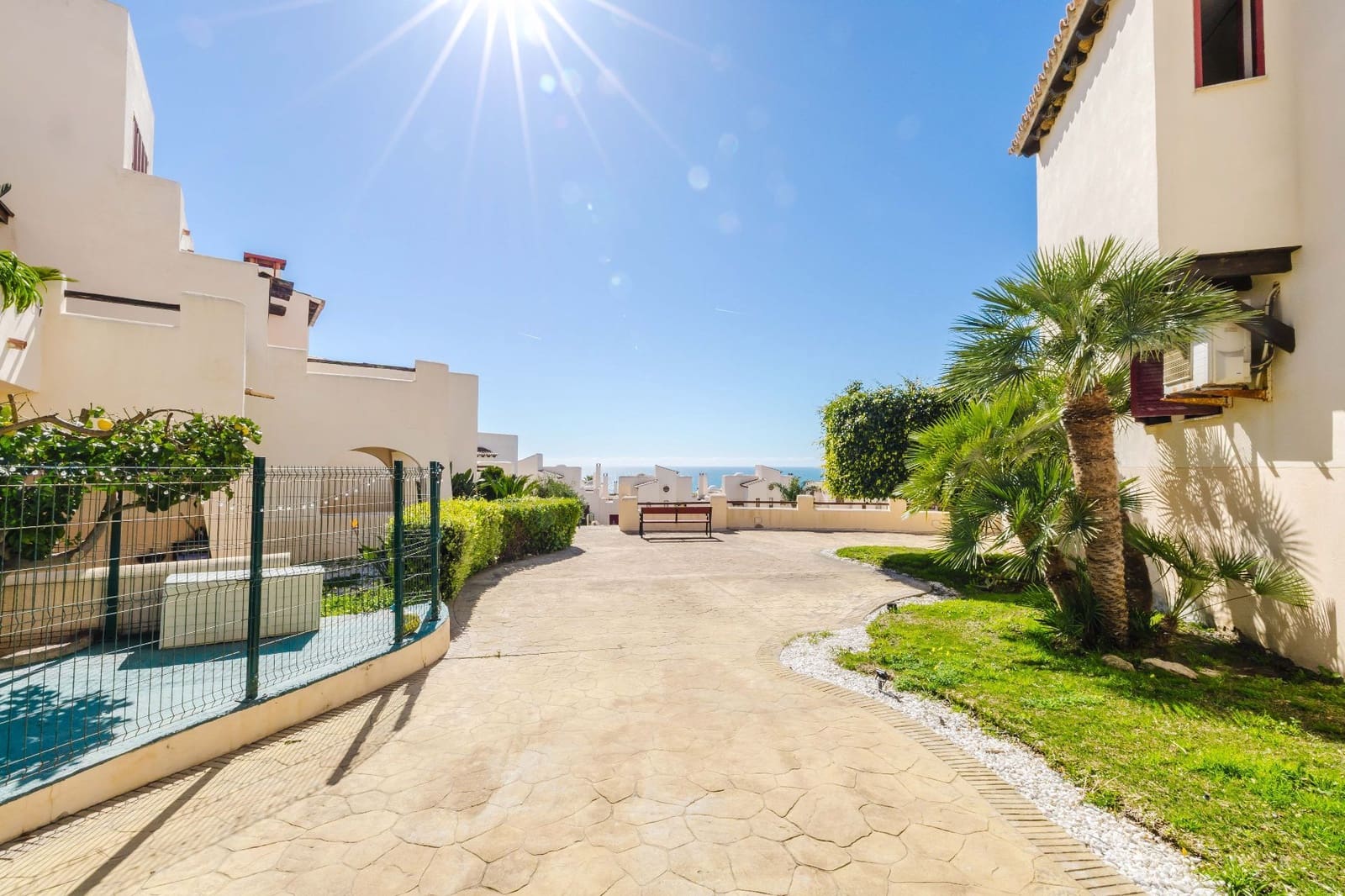 Apartamento de 2 habitaciones en Casares en venta con piscina garaje - 365.000 € (Ref: 9627199)