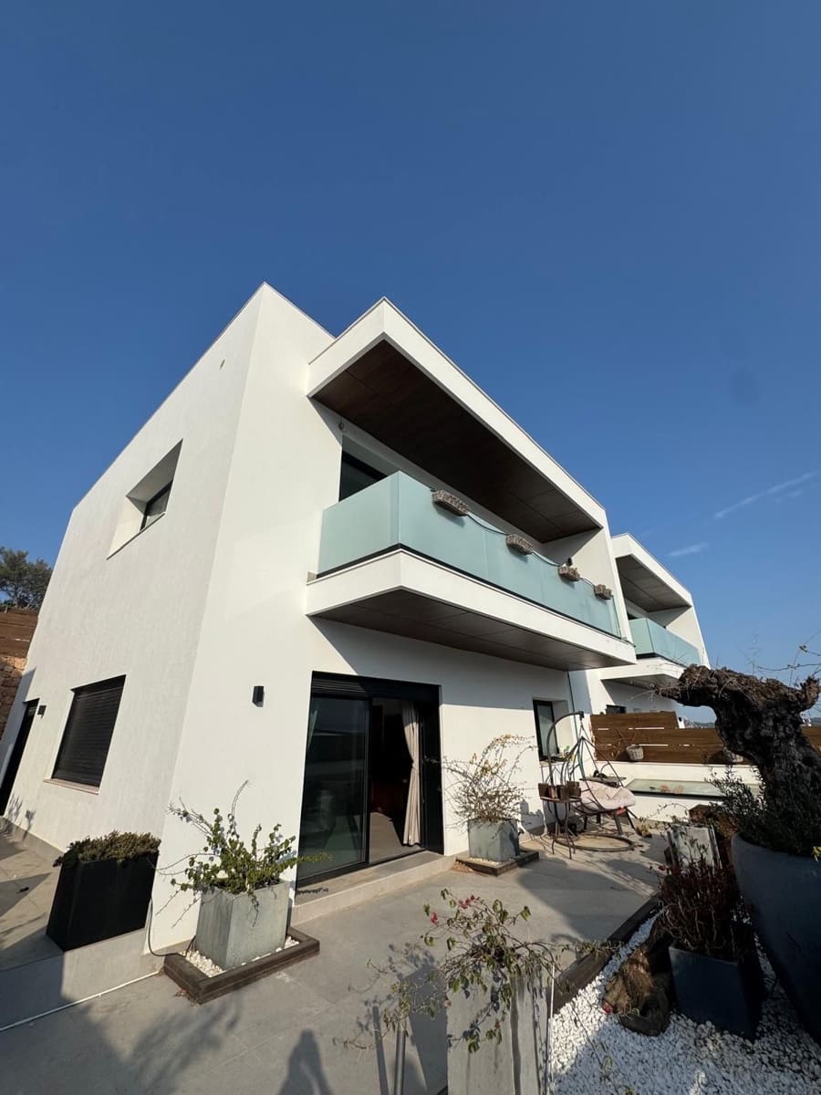 3 makuuhuone Huvila myytävänä paikassa Santa Eulalia / Santa Eularia mukana uima-altaan 
autotalli - 1 790 000 € (Ref: 9627200)