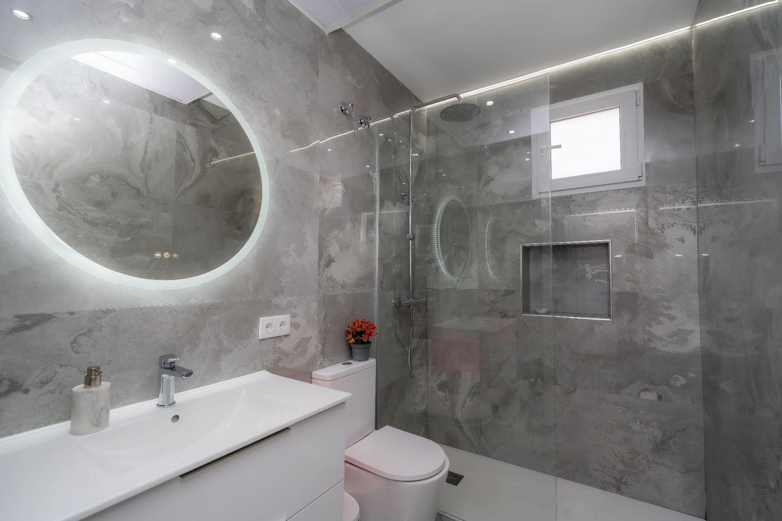 2 chambre Villa/Maison à vendre à Benidorm avec piscine - 178 500 € (Ref: 9629621)