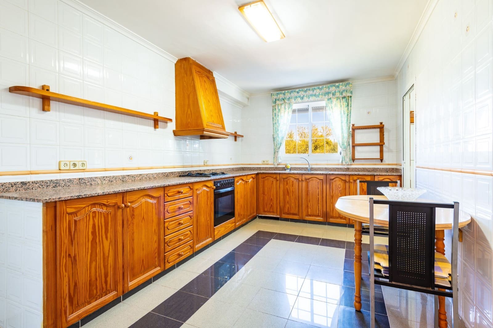 6 slaapkamer Villa te koop in Oropesa  met garage - € 430.000 (Ref: 9629623)