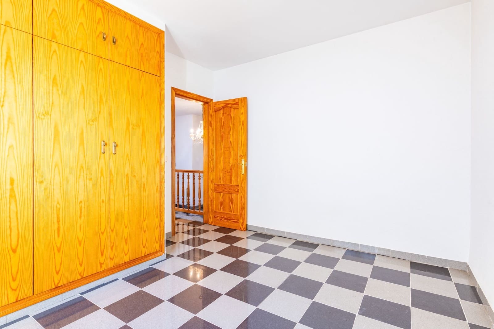 6 slaapkamer Villa te koop in Oropesa  met garage - € 430.000 (Ref: 9629623)