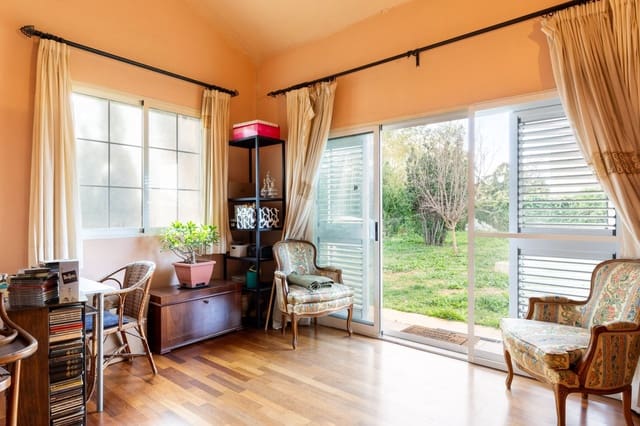 3 soveværelse Villa til salg i L'Eliana med swimmingpool garage - € 750.000 (Ref: 9633840)