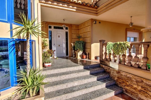 6 Zimmer Villa zu verkaufen in Orihuela mit Garage - 1.166.550 € (Ref: 9643740)