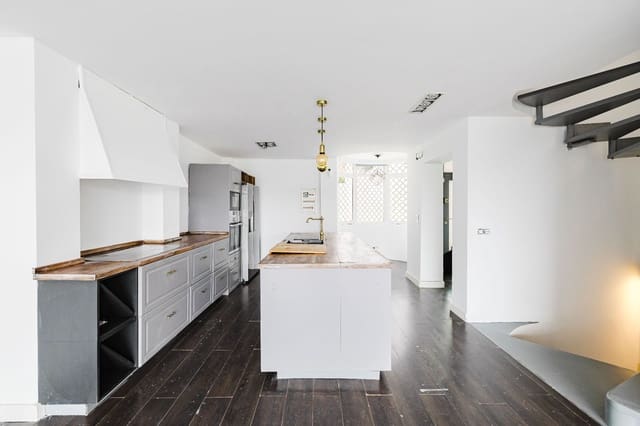 4 soveværelse Villa til salg i Benalmádena med swimmingpool - € 680.000 (Ref: 9643750)