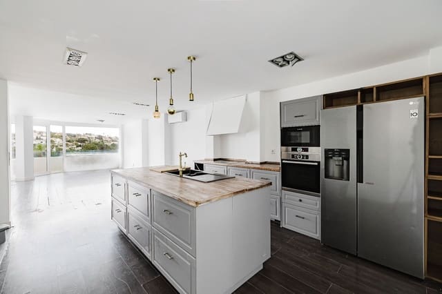 4 soveværelse Villa til salg i Benalmádena med swimmingpool - € 680.000 (Ref: 9643750)