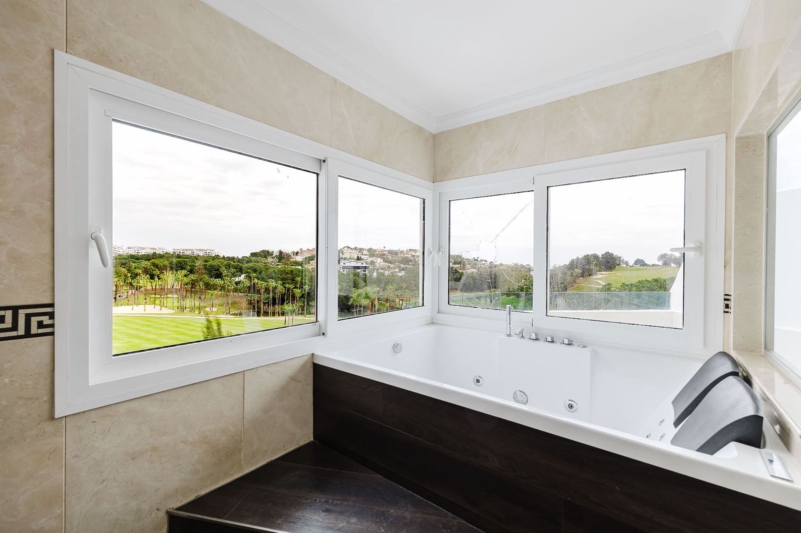 4 sypialnia Willa na sprzedaż w Benalmadena z basenem - 680 000 € (Ref: 9643750)