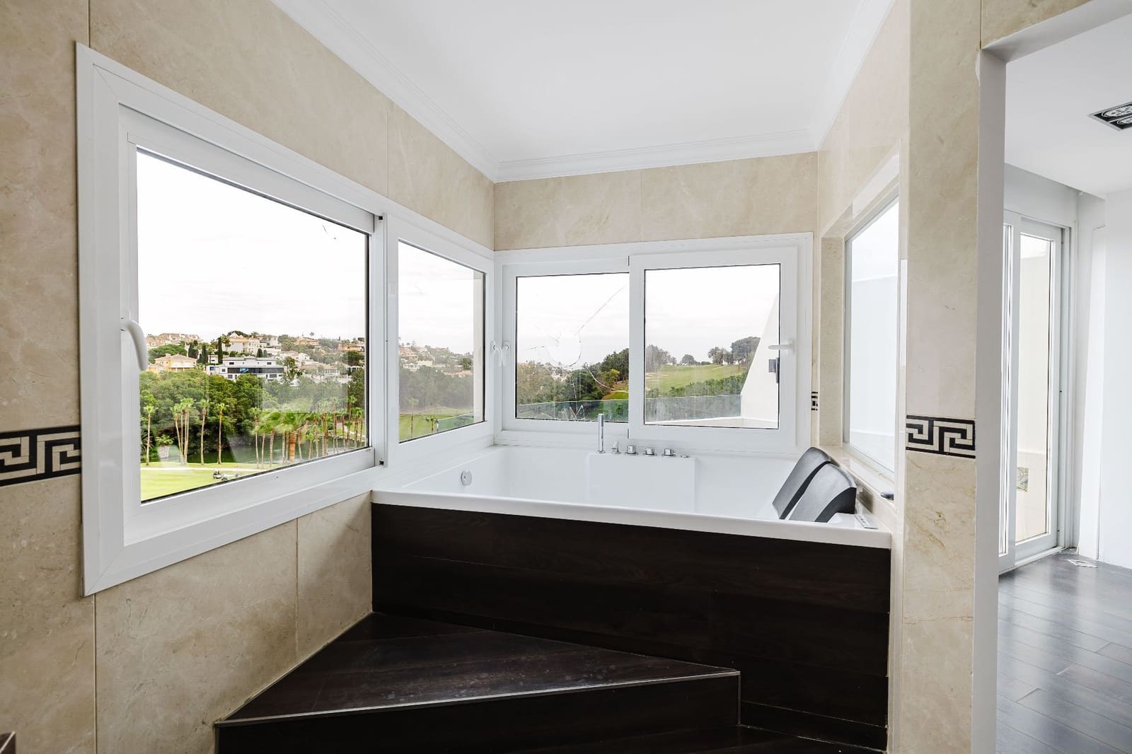 4 sypialnia Willa na sprzedaż w Benalmadena z basenem - 680 000 € (Ref: 9643750)