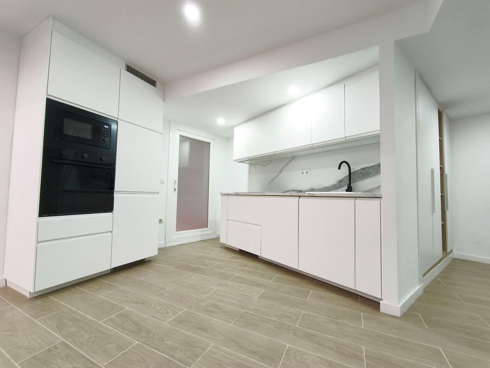 2 bedroom Flat for sale in Alicante / Alacant city - € 440,000 (Ref: 9651229)