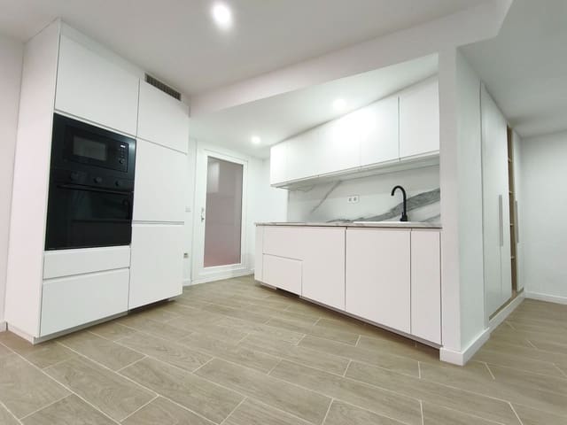 2 bedroom Flat for sale in Alicante / Alacant city - € 440,000 (Ref: 9651229)