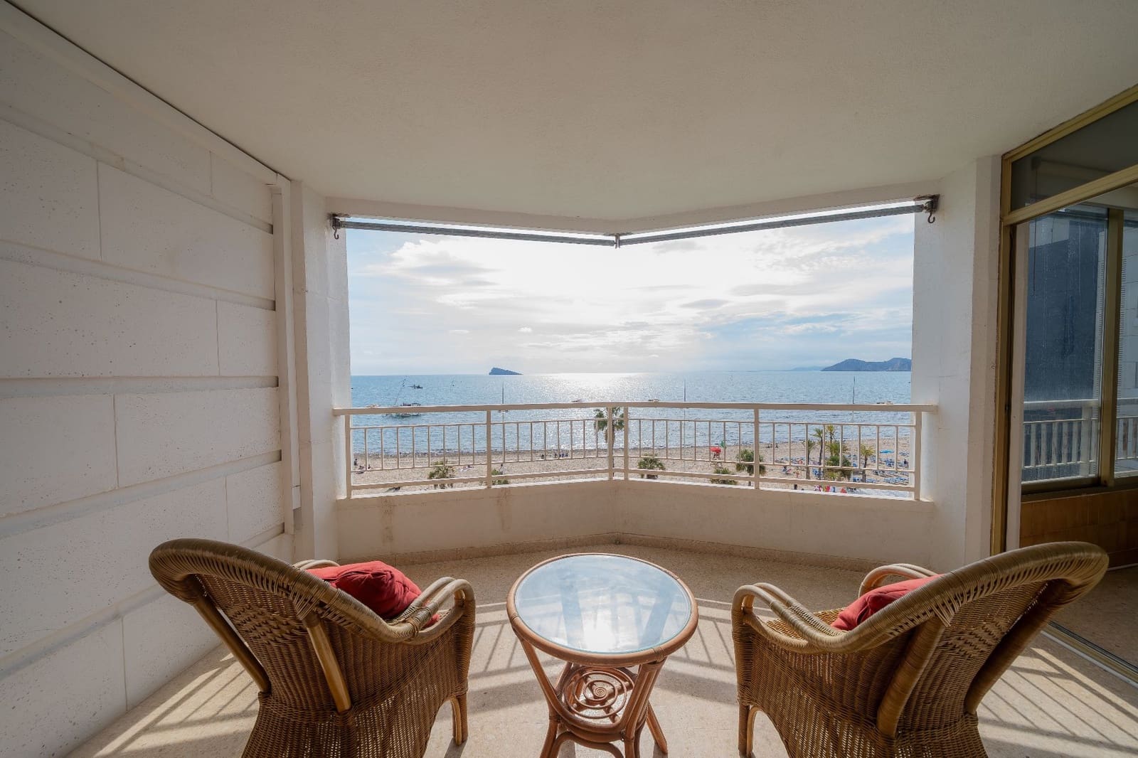 2 bedroom Apartment for sale in Benidorm with pool garage - € 440,000 (Ref: 9663390)