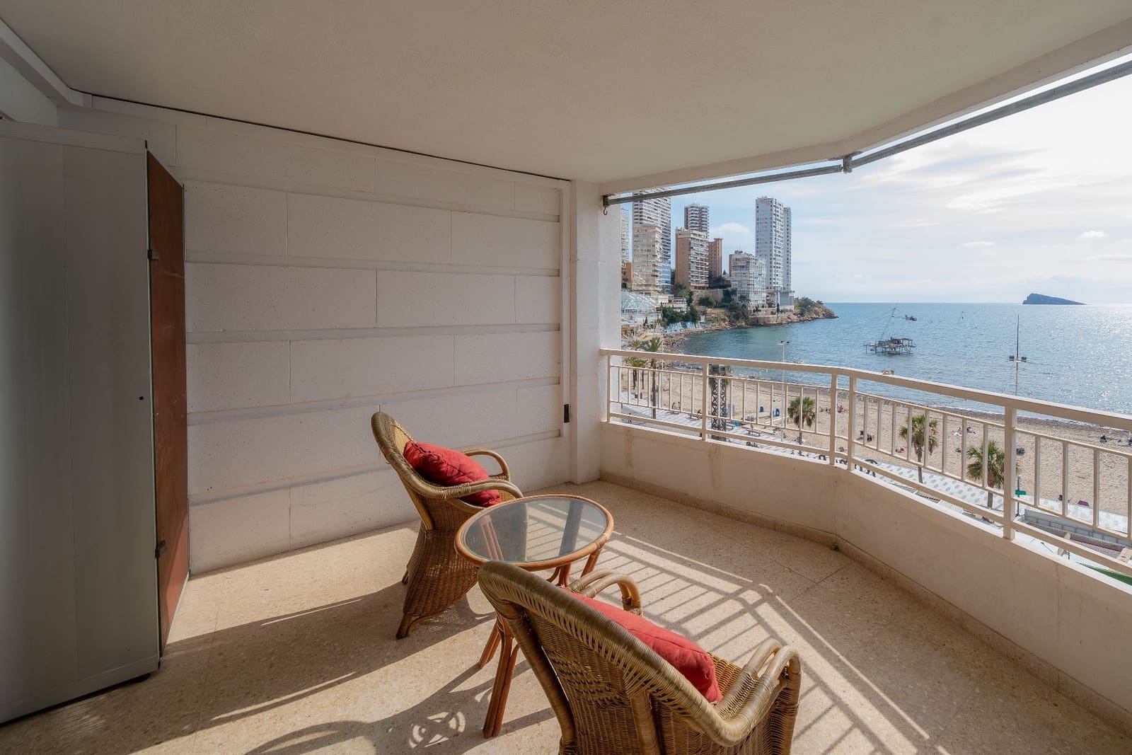 2 bedroom Apartment for sale in Benidorm with pool garage - € 440,000 (Ref: 9663390)
