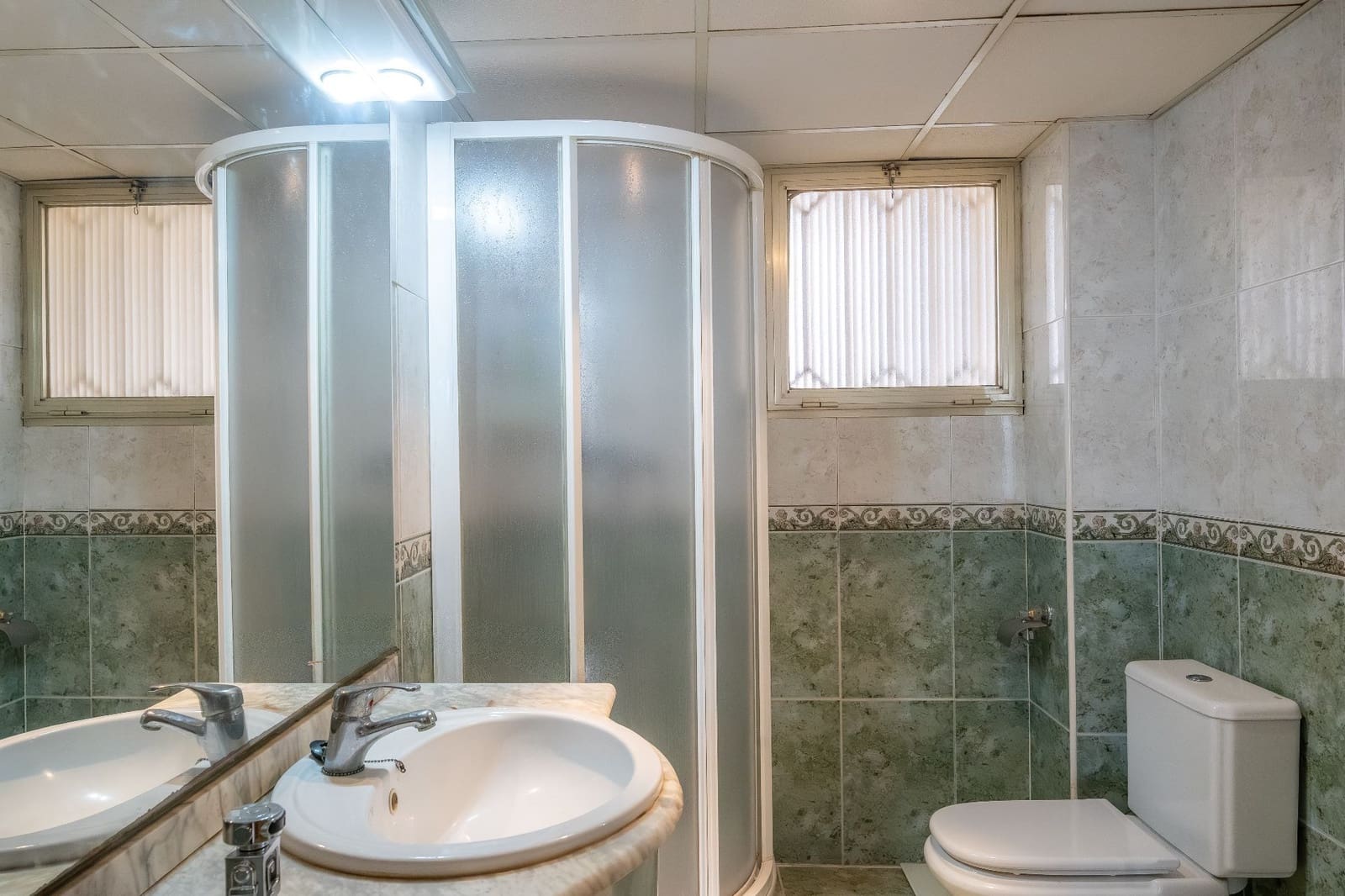 2 bedroom Apartment for sale in Benidorm with pool garage - € 440,000 (Ref: 9663390)