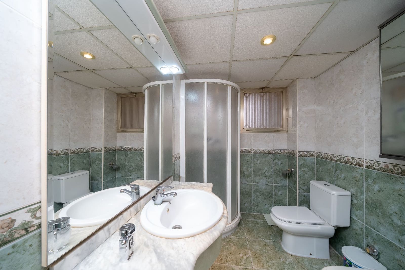 2 bedroom Apartment for sale in Benidorm with pool garage - € 440,000 (Ref: 9663390)