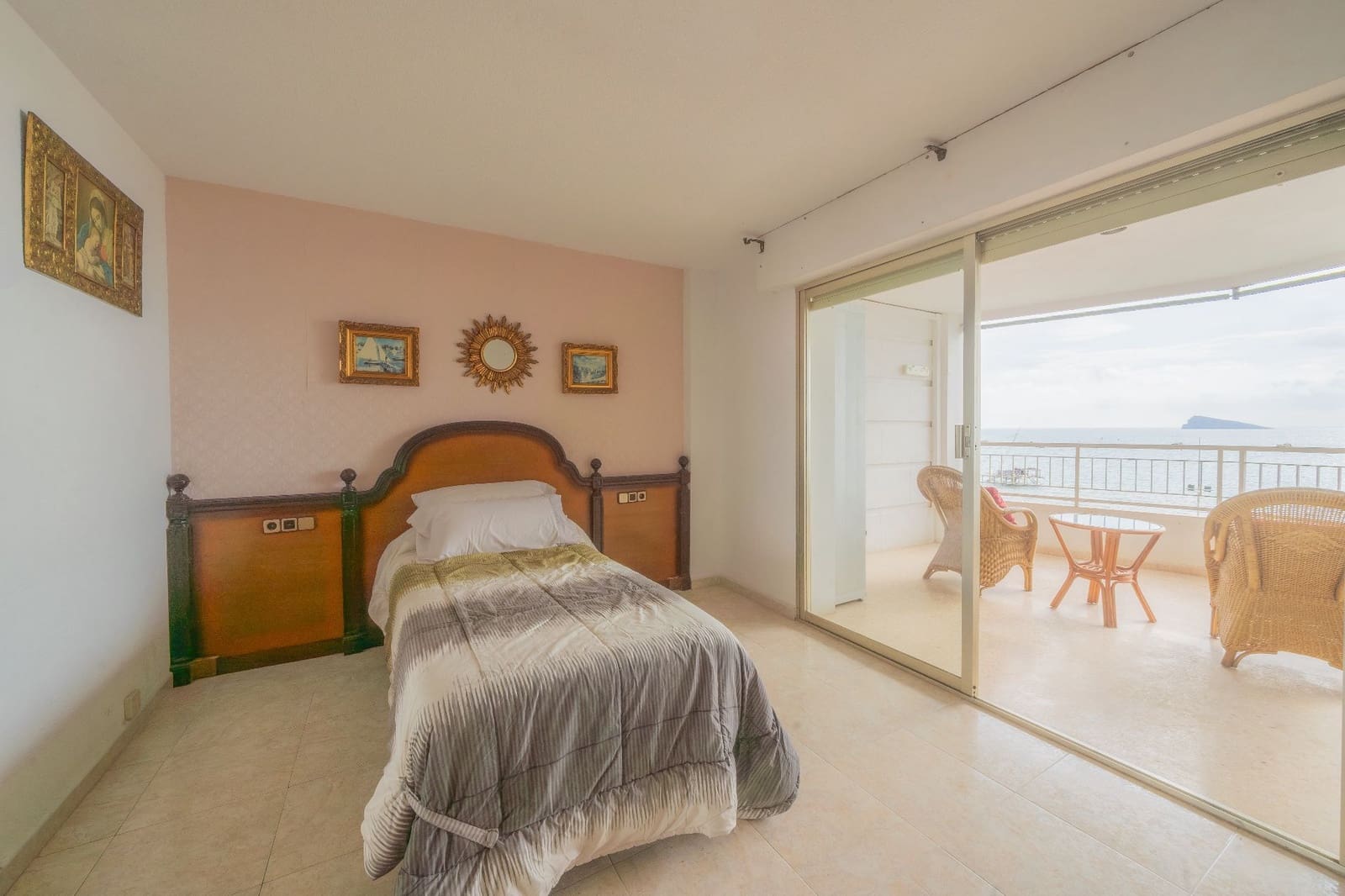 2 bedroom Apartment for sale in Benidorm with pool garage - € 440,000 (Ref: 9663390)