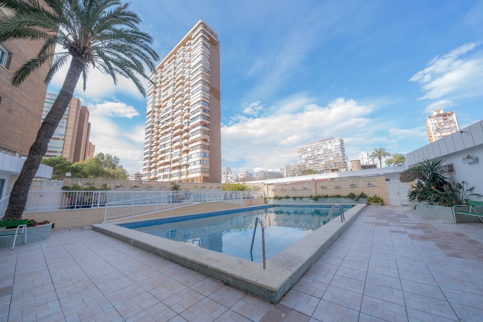 2 bedroom Apartment for sale in Benidorm with pool garage - € 440,000 (Ref: 9663390)