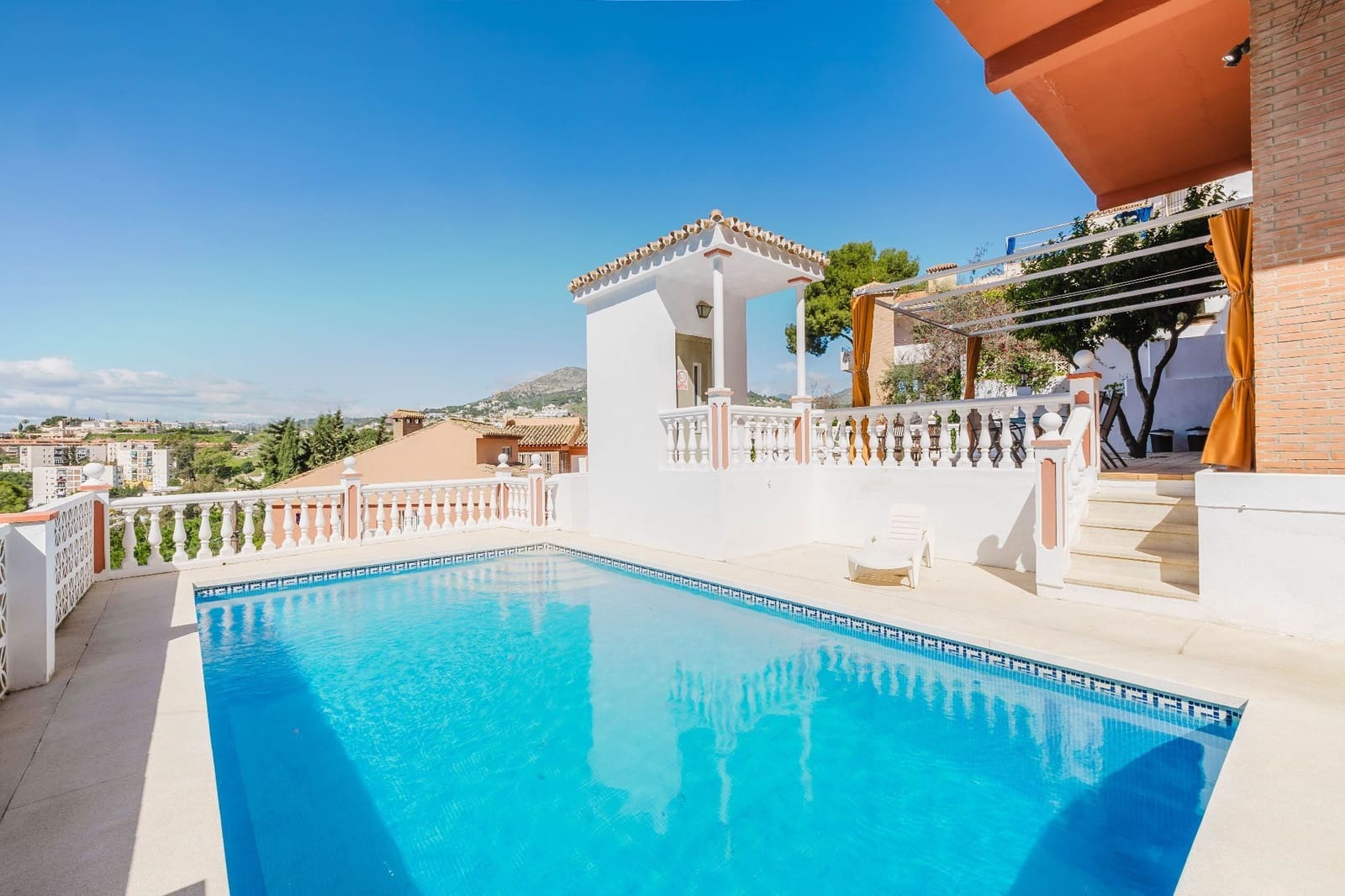 7 soveværelse Villa til salg i Malaga by med swimmingpool - € 1.100.000 (Ref: 9665921)