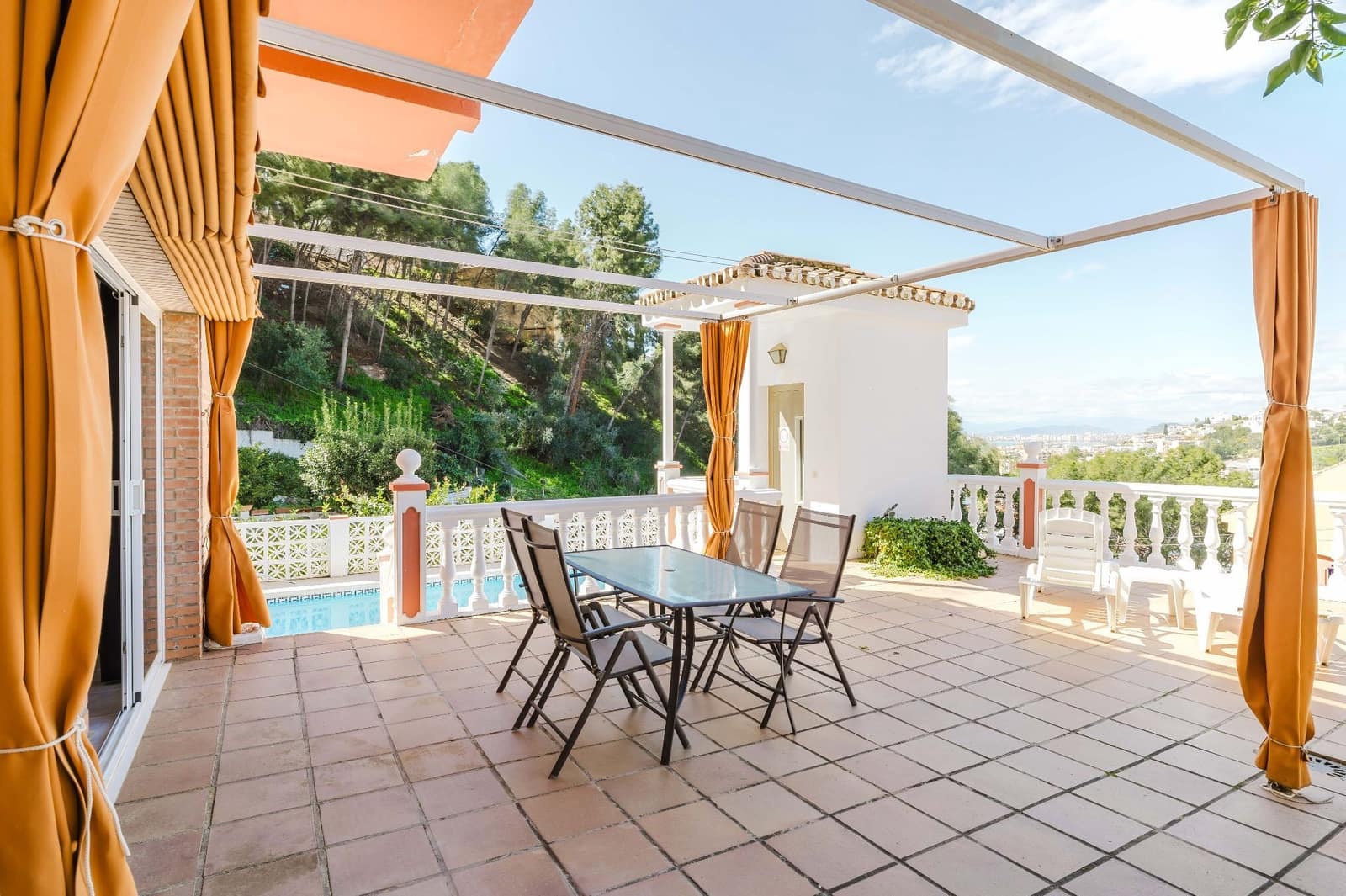 7 soveværelse Villa til salg i Malaga by med swimmingpool - € 1.100.000 (Ref: 9665921)