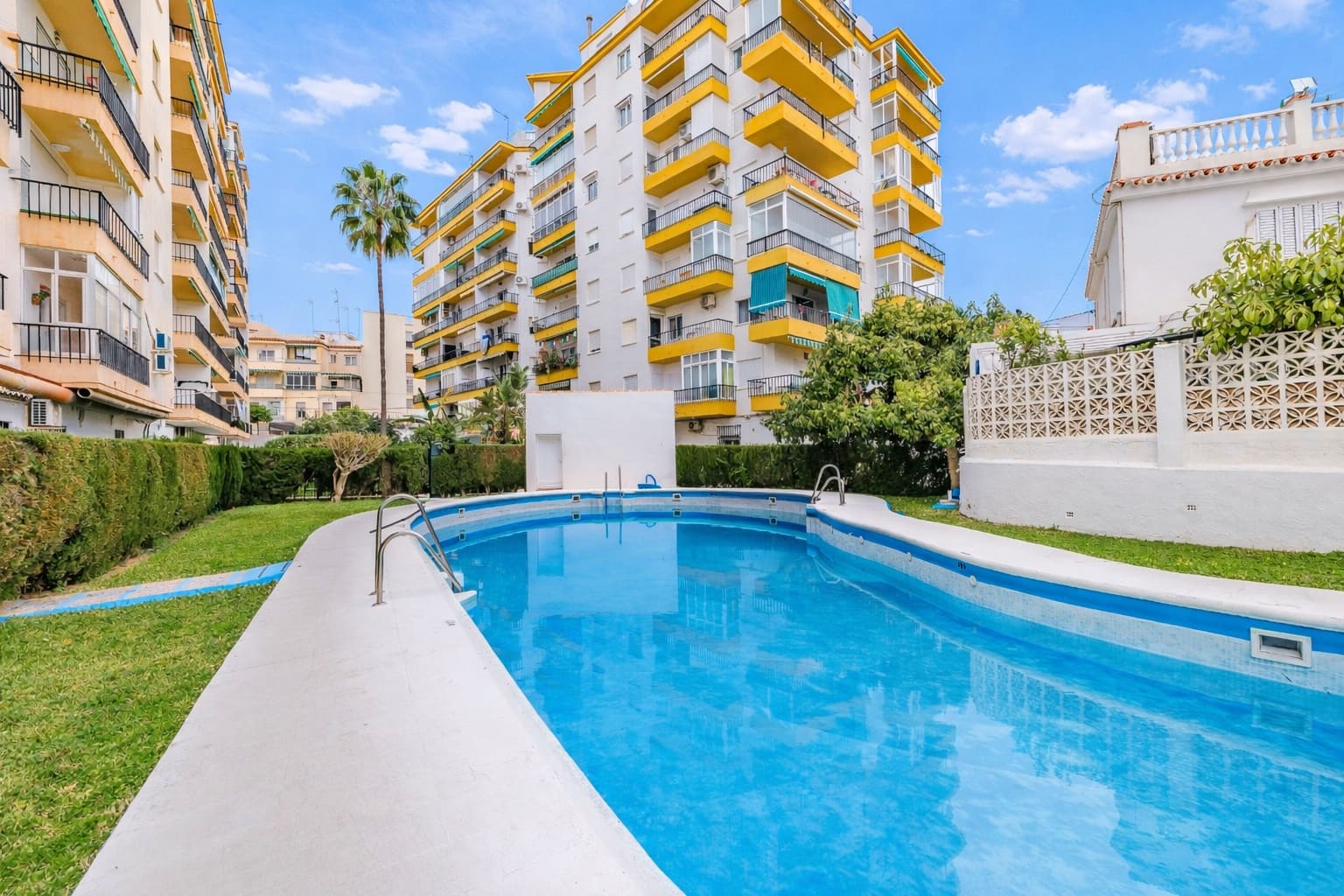 1 bedroom Flat for sale in Nerja with pool - € 260,000 (Ref: 9669936)