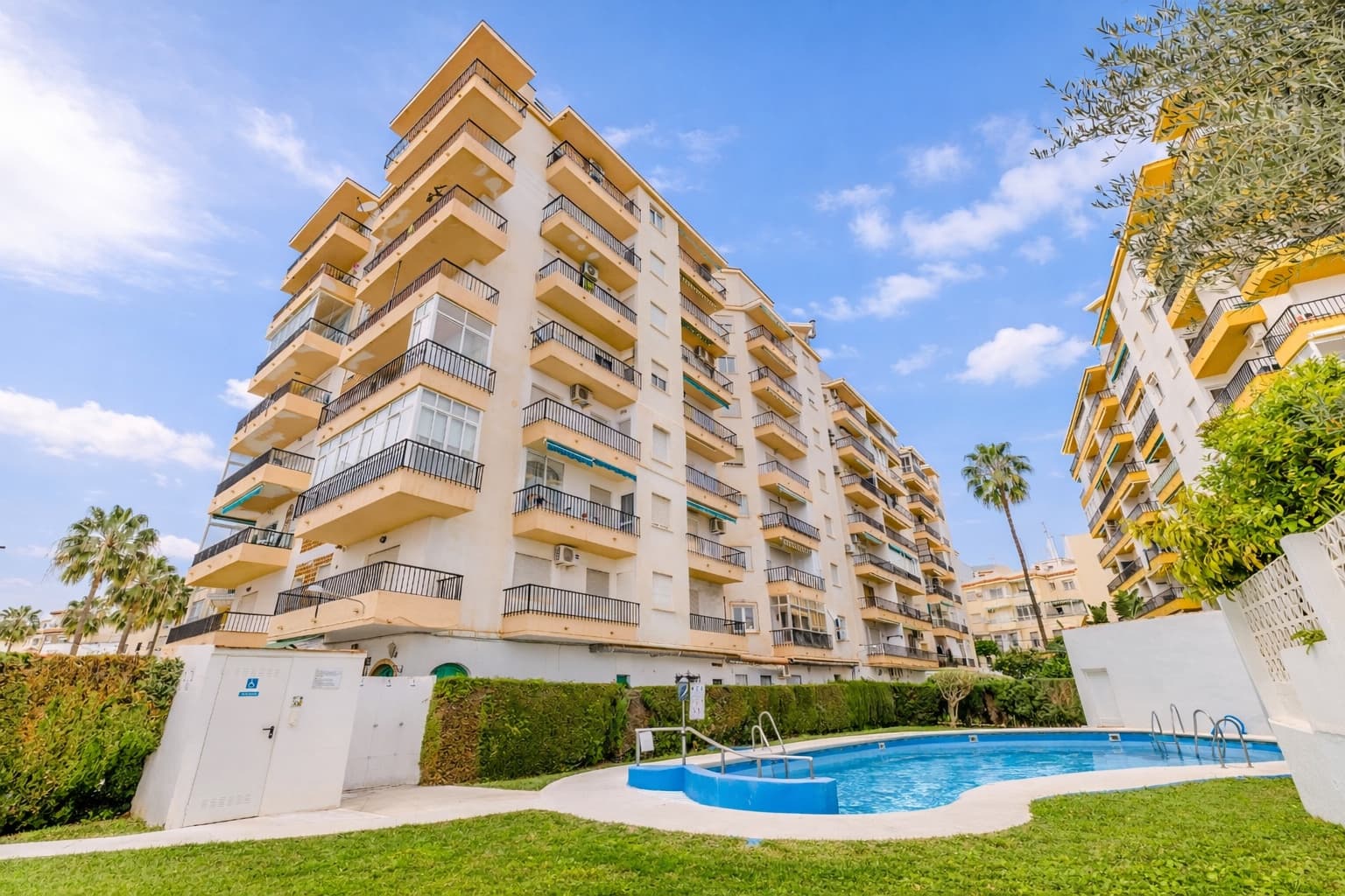 1 bedroom Flat for sale in Nerja with pool - € 260,000 (Ref: 9669936)