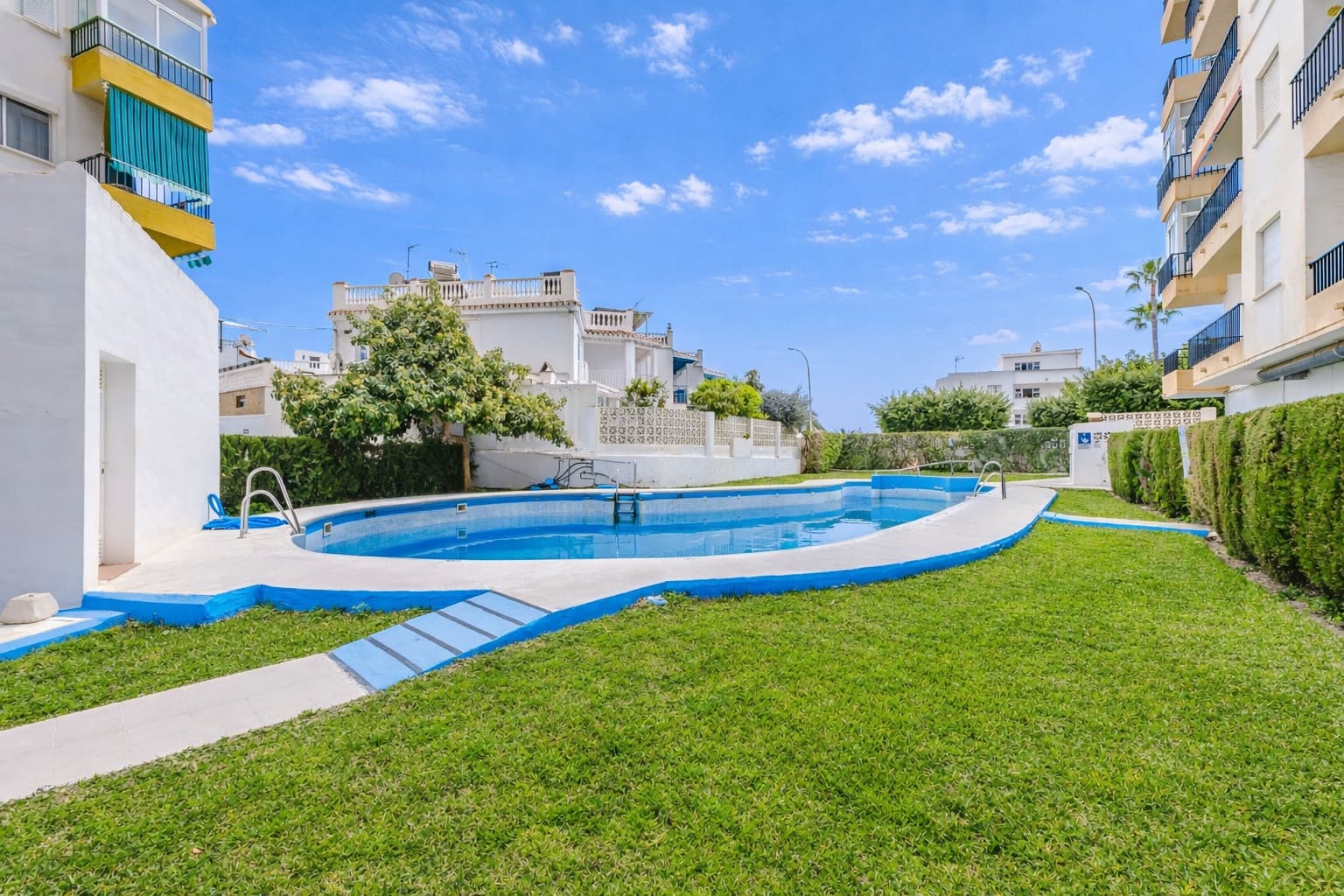 1 bedroom Flat for sale in Nerja with pool - € 260,000 (Ref: 9669936)