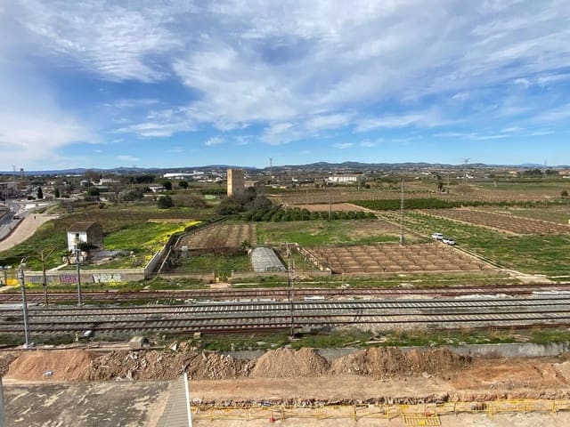 3 bedroom Apartment for sale in Benifaió with garage - € 215,000 (Ref: 9669938)