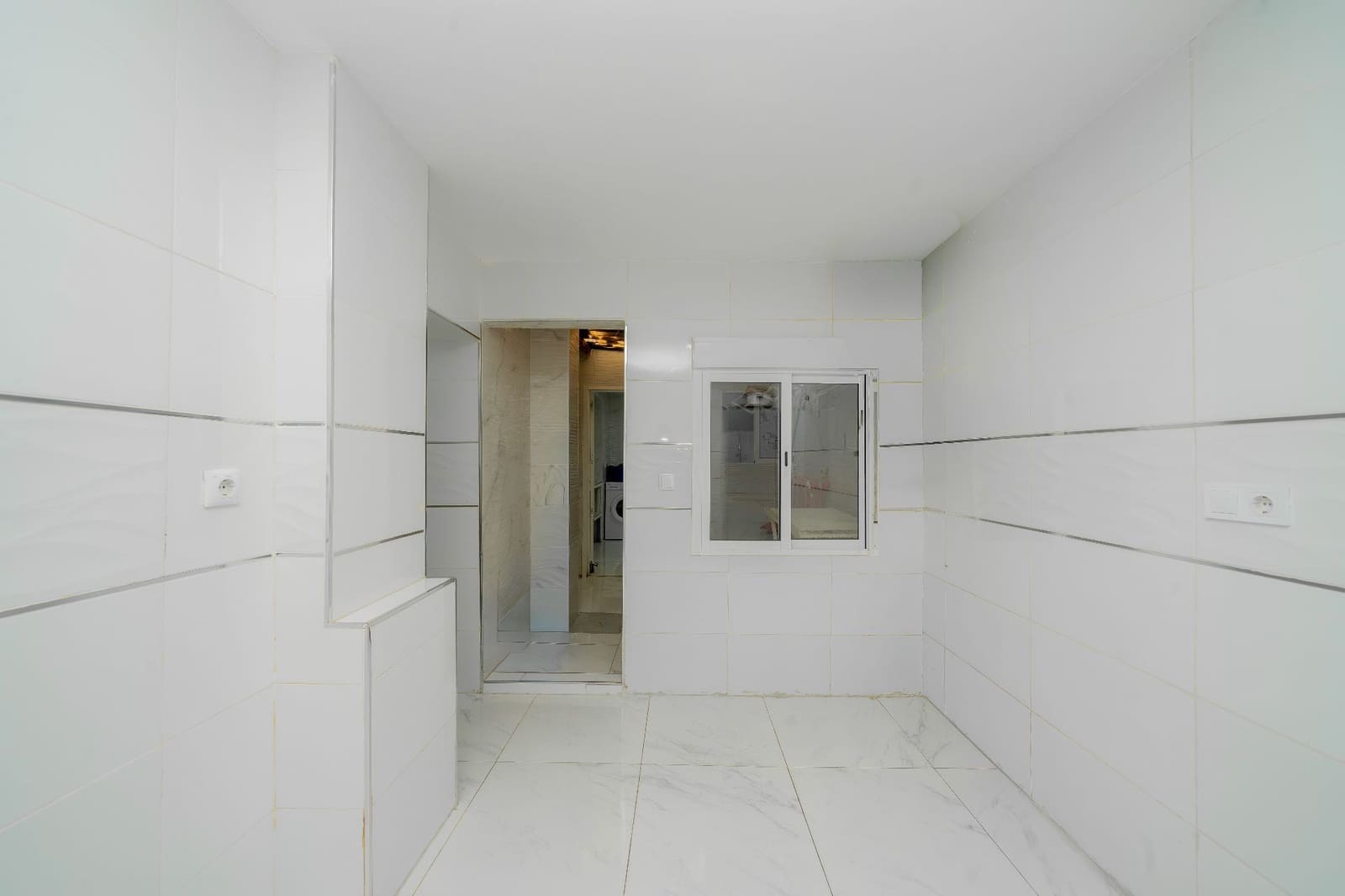 2 bedroom Flat for sale in Alicante / Alacant city - € 84,900 (Ref: 9673810)