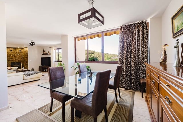 6 soveværelse Villa til salg i Colmenar med swimmingpool garage - € 435.000 (Ref: 9679467)