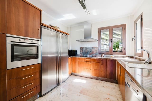 6 soveværelse Villa til salg i Colmenar med swimmingpool garage - € 435.000 (Ref: 9679467)