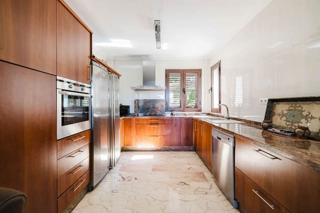 6 soveværelse Villa til salg i Colmenar med swimmingpool garage - € 435.000 (Ref: 9679467)