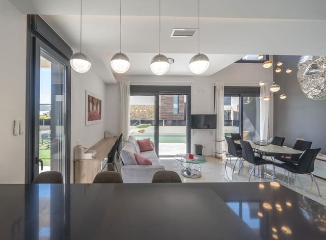 4 soveværelse Villa til salg i Orihuela med swimmingpool garage - € 759.000 (Ref: 9679468)