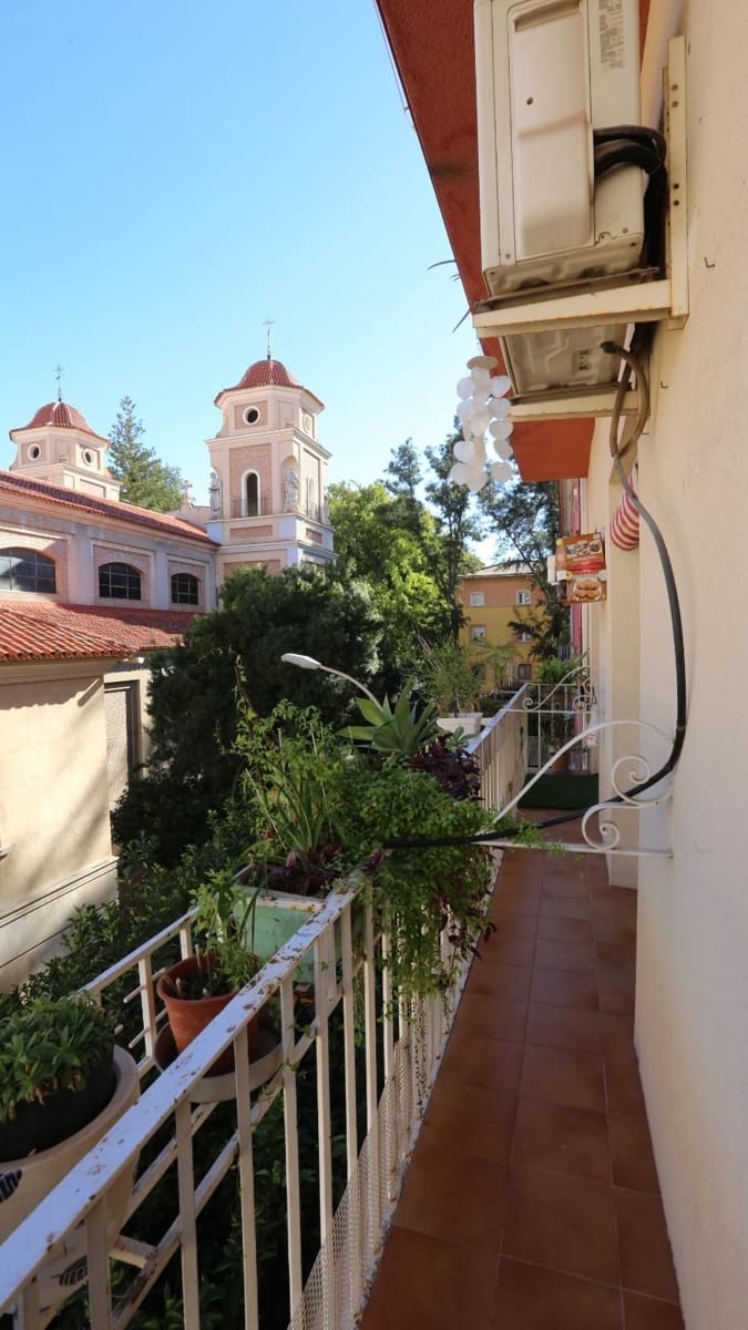 5 slaapkamer Flat te koop in Madrid stad - € 230.000 (Ref: 9686001)